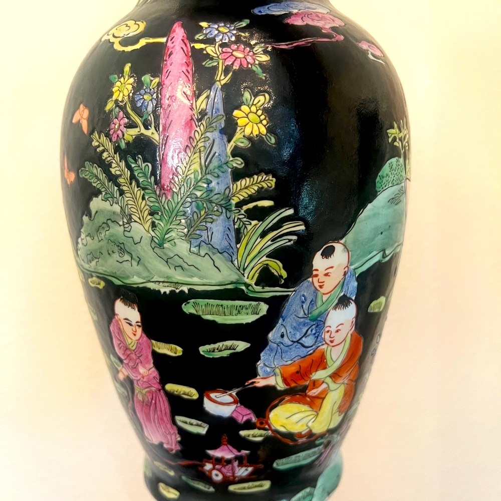 Vintage Famille Noir Asian Porcelain Hand Painted Decorative Vase - Picture 3 of 8
